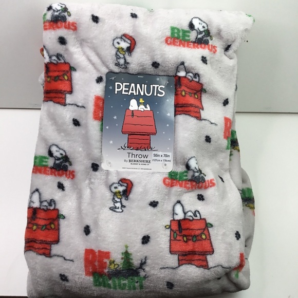 Peanuts Snoopy Plush Holiday Throw Blanket Peanuts Christmas Super Soft 50x70New - Picture 5 of 6